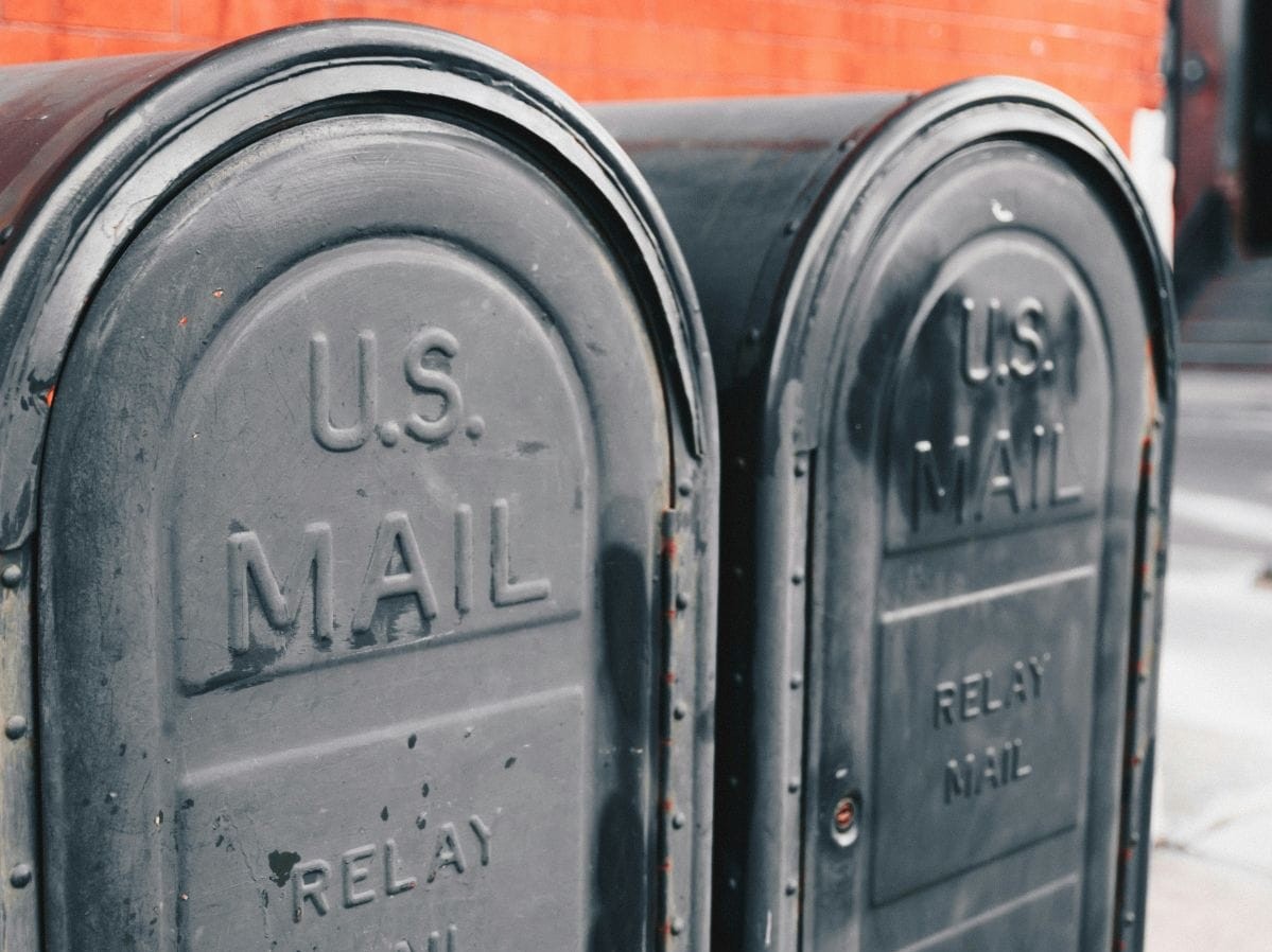 Why Accounting Departments Prefer Pre-stamped Envelopes vs Bulk Stamps